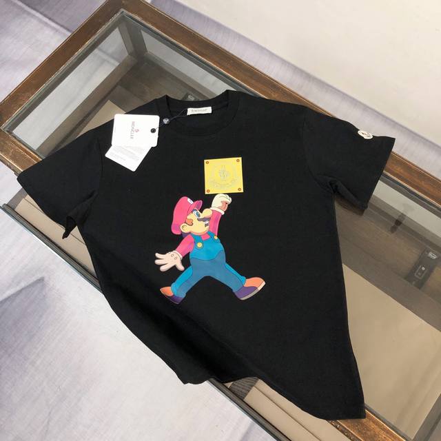 mon*Cler 蒙口 最新款情侣款短袖T恤 顶级印花Logo设计 面料上身舒适透气 不僵硬 修身的剪裁 采用高定定制纯棉面料 上身舒适有型 内搭单穿都完全没问