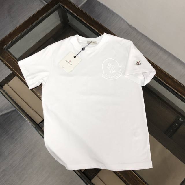 moncler 蒙口 新款男士圆领短袖 情侣T恤 春夏新品 高品质 时尚百搭潮款 定制进口面料 穿着舒适 透气 时尚不失个性 上身休闲随性 帅气有型 彰显大牌气