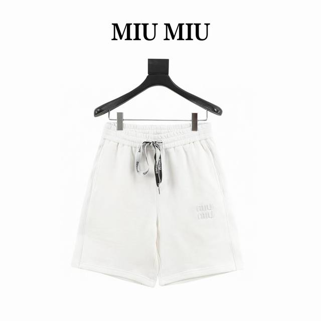 miumiu 缪缪 刺绣徽标短裤 面料采用360克刷毛面料 订染颜色后整蚀毛处理 对照原版做丝滑超柔处理 布面肌理股线清晰明显 垂感一级棒 做工精致都到达外贸出