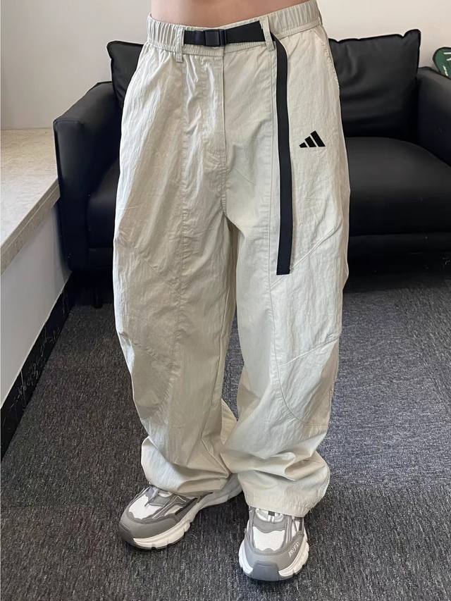 款号 Wk097 25Ss Adidas 阿迪达斯复古户外速干机能速干直筒裤 清凉一夏 夏季必备单品 店主自留款 专为夏季设计的速干休闲裤 轻薄面料 告别闷热