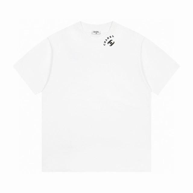 chanel 香奈儿25Ss Logo情侣款短袖T恤 面料260G双沙纯棉 手感非常舒服 时尚又个性 超级百搭好看的一款T恤 男女都非常合适 人手必备款 包装
