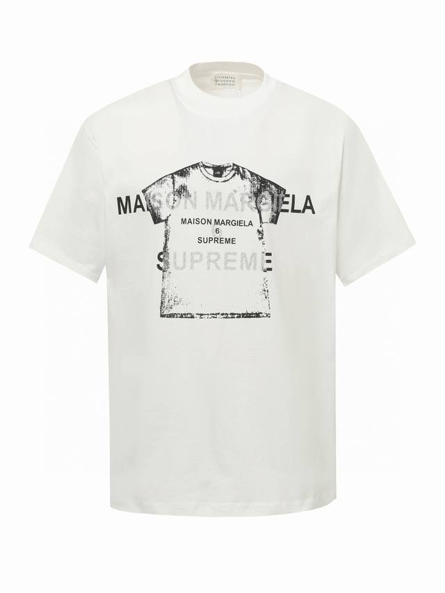 supreme X Mm6 Maison Margiela款联名款T恤短袖 作为近年来最受时下年轻群体欢迎的品牌之一 Mm6继承了根植于Maison Margi