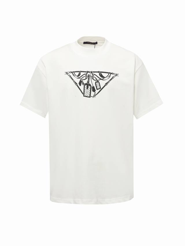 prada 普拉达涂鸦字母Logo印花短袖T恤 采用顶级280克定制双纱纯棉面料质感非常柔软舒服 搭配320克1X1螺纹 面料螺纹同缸定染无色差不易变形 定制