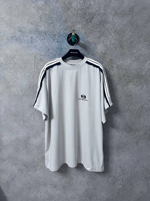 原版开发 高品质版本 balenciaga 巴黎世家 25Ss 新款双环拼色条纹短袖T恤 此款采用16支单精梳紧密纺纱 做洗后280克加密平纹布 字母和Logo