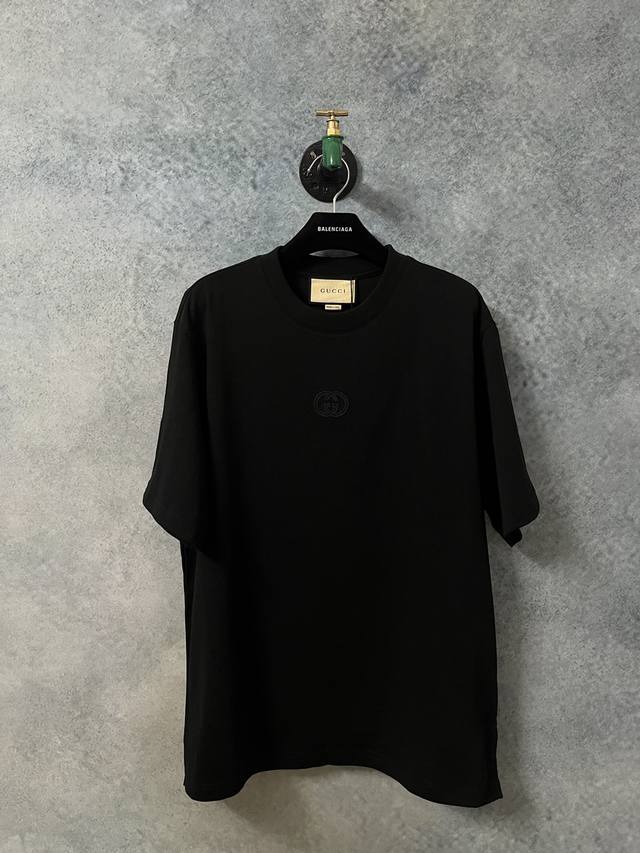 size S M L Xl 黑 白两色 男女同款1 G家G*Cci 古驰 互扣式双G刺绣贴饰开叉半袖T恤衫 经典款百搭减龄款 纯棉制品建议干洗或反面洗衣袋包裹冷