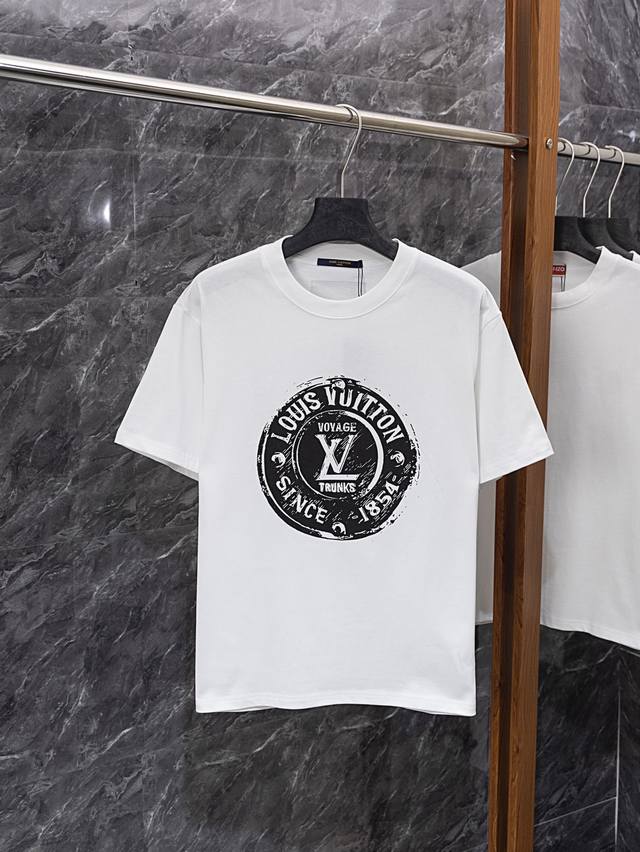 款号J33 louis Vuitton*路易威登 lv特色印花字母设计短袖T恤 定制2 克32支全棉双纱紧密爽滑面料 布面干净 布纹清晰 手感非常细腻扎实 更加