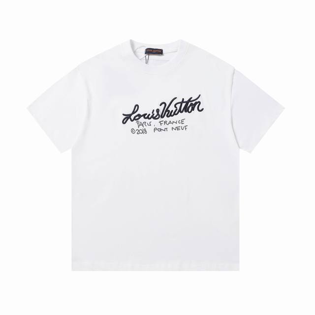 louis Vuitton*路易威登 Lv 特色印花刺绣短袖T恤 采用原板独家定制260克32支双莎纯棉面料 质感非常柔软舒服 100%区别市场的顶级面料 不缩