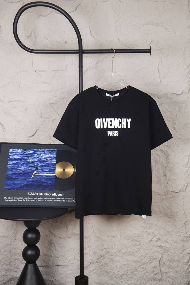 款号 M089 顶级版本 纪梵希Givenchy Gvc烧花字母印花大破洞圆领短袖 康利数码直喷印花 专柜同步上新 男女同款 尺码:Xs- Xl