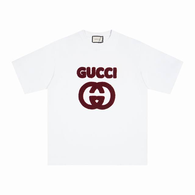 款号M026 Gucci2025S新款古驰圆领短袖T恤 采用280克36支活性环保面料 同缸定织定染原版同色螺纹 高端毛巾绣 全套定制辅料 内里包边包条做工顶级