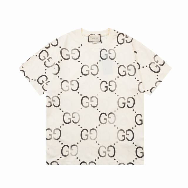 隔天到 gucci 古驰 字母满印Logo 大花纹 Logo标识精致升级 原版面料 官方同款 短袖T恤 定制 同缸染面料 手感非常舒服 春夏最新版本 颜色: 杏