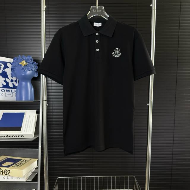 347 当天到货 现货现配 moncler 蒙口 2025新款 轻奢主义 定制徽章绒标字母Logo 男女同款 休闲polo衫 原版面料 高版本 高品质 对色定染
