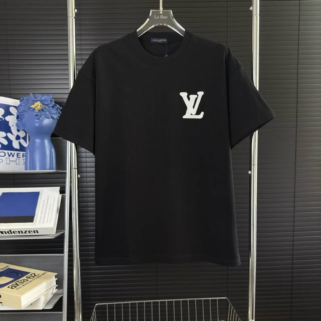 332 当天到货 现货现配 louis Vuitton 路易威登Lv 25Ss新款经典老花字母Logo贴布绣圆领短袖T恤 独家首发高定 面料采用320克重双纱精