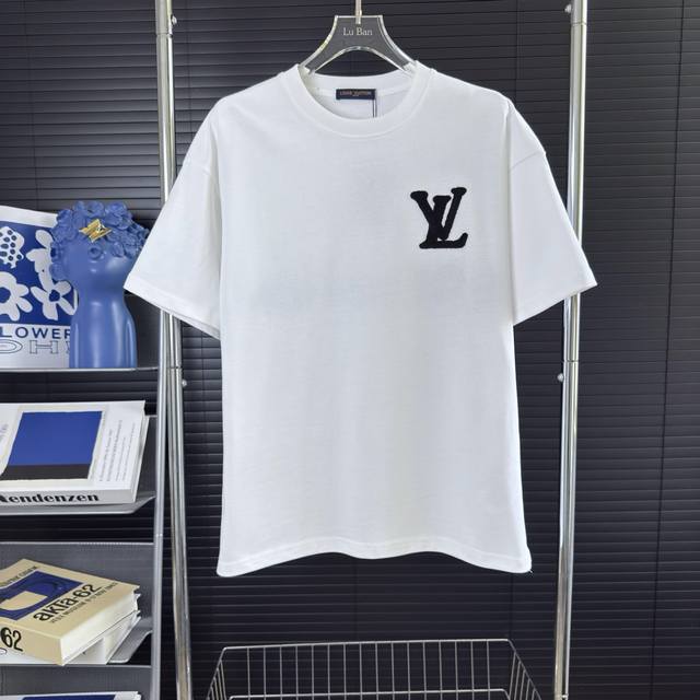 331 当天到货 现货现配 louis Vuitton 路易威登Lv 25Ss新款经典老花字母Logo贴布绣圆领短袖T恤 独家首发高定 面料采用320克重双纱精