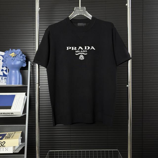 417 当天到货 现货现配 prada 普拉达25Ss字母色织三角标针织短袖 原版面料 官网同款 非再生纱 高版本 独立定织面料 经历柔软定型 洗水不变形 面料