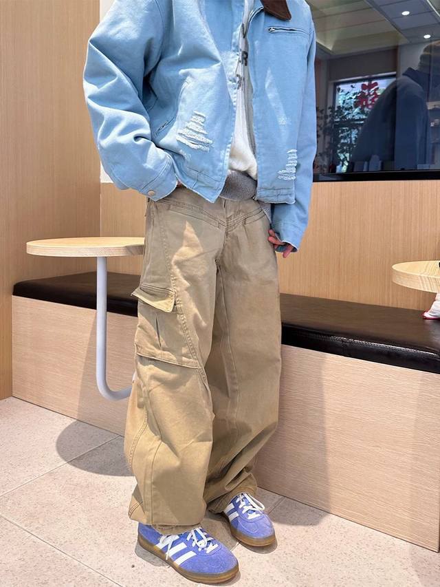 款号Xk3046 美式复古美拉德口袋工装牛仔裤男潮高街Vibe直筒显瘦Cleanfit裤子 面料定制经过一流的高工艺水洗 质地紧密 色泽均匀 纹理清晰 上身非常