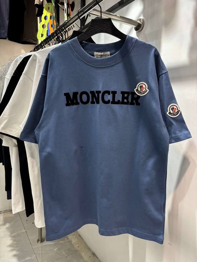 款号 Zmr83# 蒙口 Moncler植绒字母Logo刺绣胸口经典小标短袖T恤 正儿八经280克纯棉双砂面料 所有面料均已提前做过缩水 品质第一 所见即所得