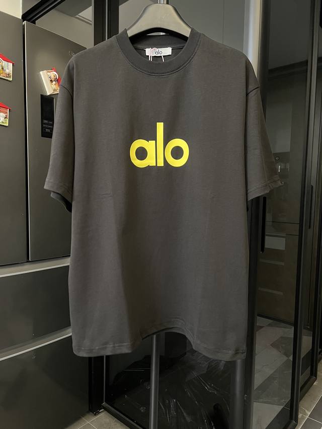 隔天 alo Yoga 25Ss 多巴胺硅胶字母短袖T 黑 高版本 重磅克重260G纯棉双纱面料 螺纹定织定染通肩拉条工艺增加衣物清洗寿命 触感舒适 品质上乘