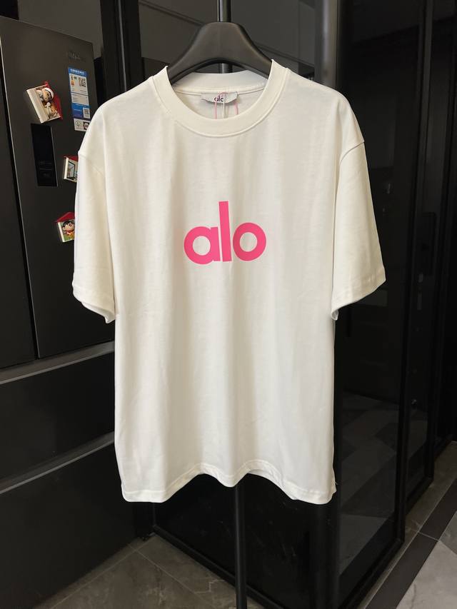 隔天 alo Yoga 25Ss 多巴胺硅胶字母短袖T 白 高版本 重磅克重260G纯棉双纱面料 螺纹定织定染通肩拉条工艺增加衣物清洗寿命 触感舒适 品质上乘