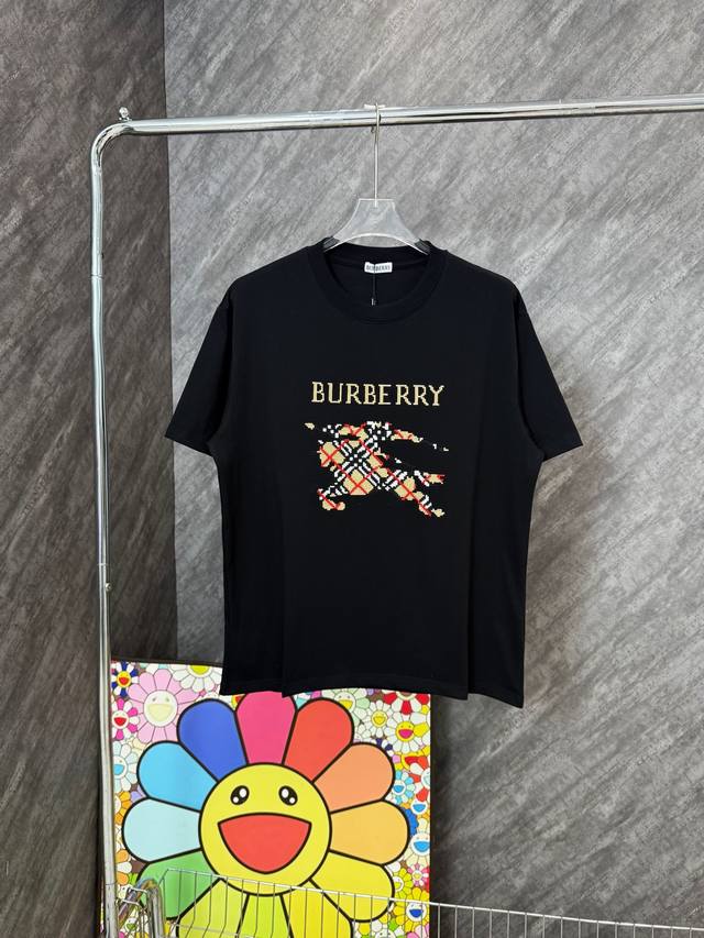 款号 G144 巴宝莉十字绣马术大标圆领短袖 burberry官网Zp同步新款T恤 面料采用32支双纱2 克高克重纯棉面料 同缸定织定染原版同色螺纹 进口机器十