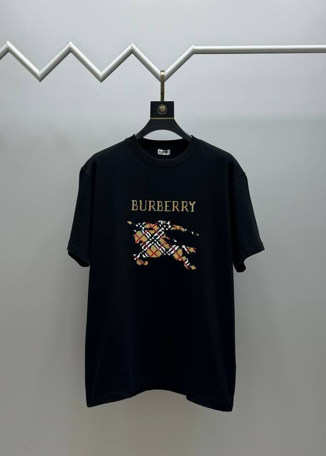 顶级版本 区别通货 全年不下架 放心出售 款式 巴宝利 Bbr短袖T恤 面料 300克重双纱100%棉 罗纹 320克重索络纳1*1潮牌 工艺 进口机绣花战马L