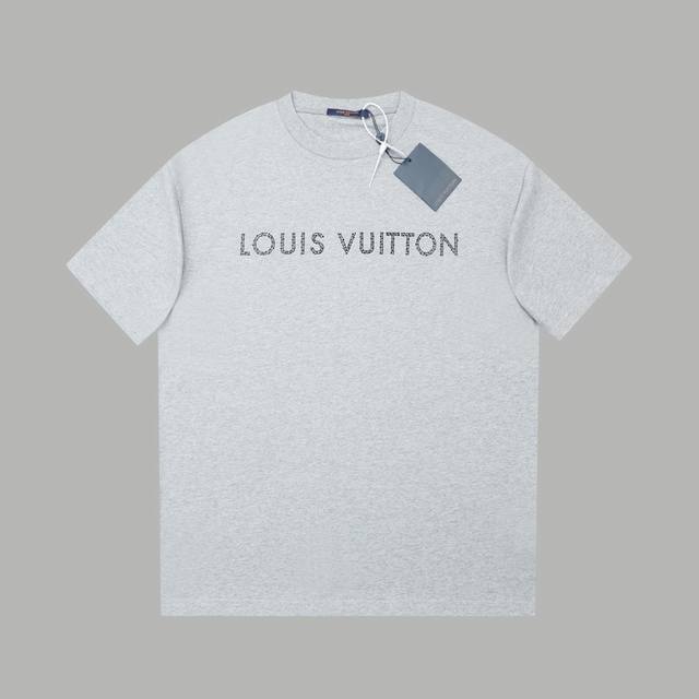 LV 25Ss早春新款 Lv字母烫钻短袖 轻奢主义 男女日常通勤穿搭必备单品 正确版本 欢迎对比 详细特征 320克100% 纯棉双纱汗布面料 同缸定染特种加粗