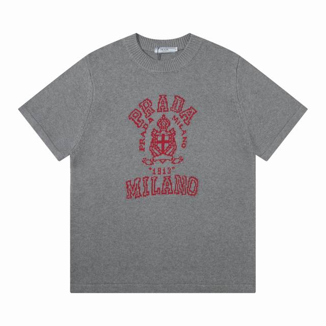 prada 普拉达胸前徽章Logo提花圆领针织T恤 颜色 藏蓝 灰色 码数 M L Xl Xxl