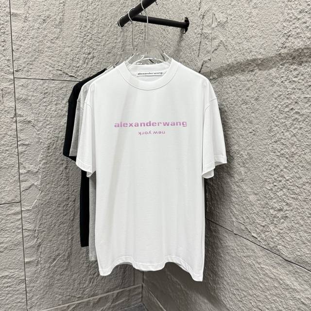 亚历山大*王*Alexander* 2025春夏新款 粉色字母Wang 发泡工艺 短袖T恤 定制双纱平纹纯棉面料 男女同款 颜色 黑色 白色 尺码 S 90-1
