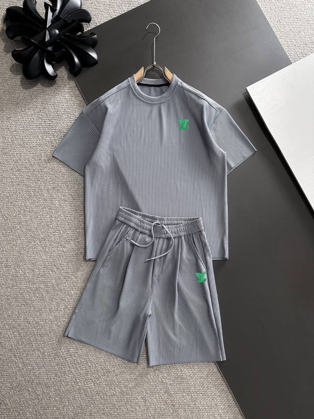 隔天出货 Louis Vuitton 路易威登 高品质 2025春夏新款休闲重工套装 独家Yb开发 高版出品 外单客供进口定制面料 透气舒适度高 细节无可挑剔