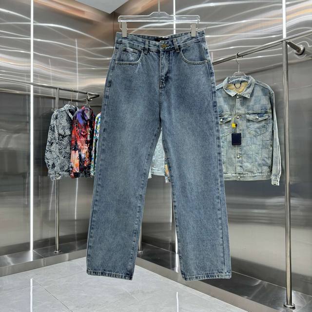 Lv 25新品 后口袋字母Logo印花牛仔裤 特定最新品牌皮标 重磅单品~私渠稀有臻品 客供五金辅料 进口客供定织牛仔棉布面料,时尚又个性 超级百搭好看的一款