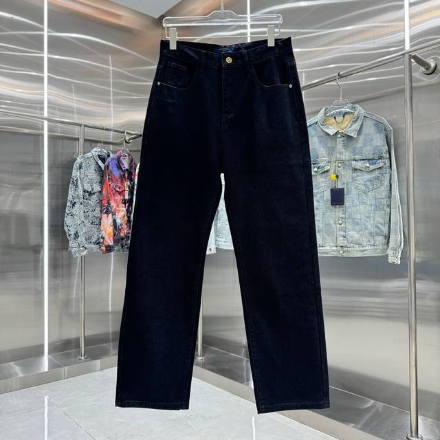 Lv 25新品 后口袋字母Logo印花牛仔裤 特定最新品牌皮标 重磅单品~私渠稀有臻品 客供五金辅料 进口客供定织牛仔棉布面料,时尚又个性 超级百搭好看的一款