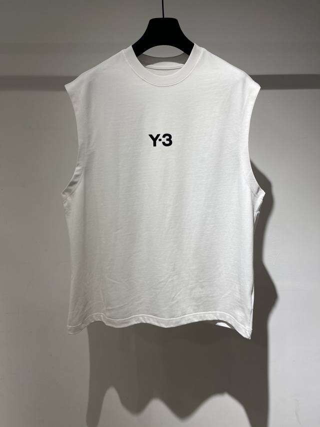 y3夏季新款背心采用优质面料 超级柔软亲肤 标识植绒印花 设计点缀 内里走线工整细致 上身时尚潮流 高端百搭款 品质可见 码数 S-Xl 颜色 黑 白
