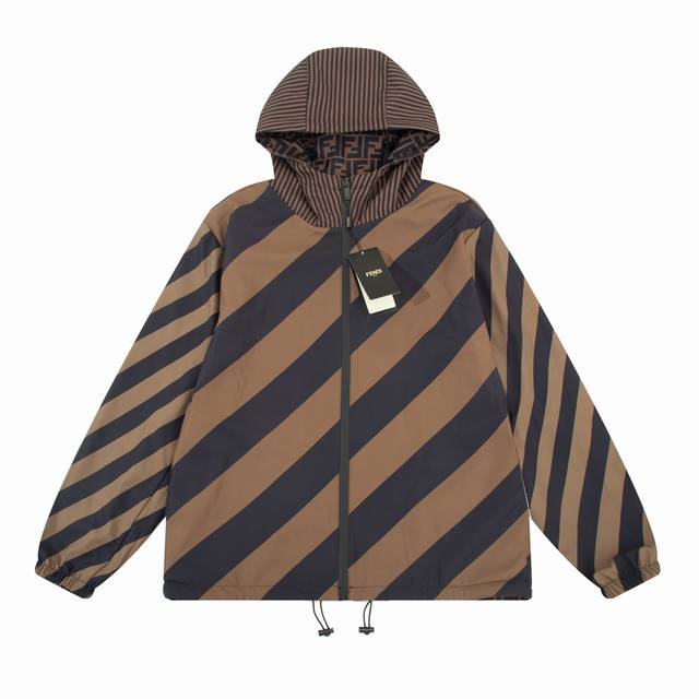 fendi 芬迪 秋冬季厚款 新款拼接双面穿夹克外套 斜纹印花 高版本 新款风衣夹克 定制进口记忆面料打造 追求高端的风范 手感极佳 版型不挑人 舒适透气 营造