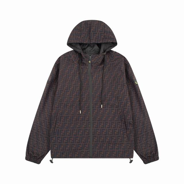 fendi 芬迪 小眼睛 双层夹克外套 高版本 新款风衣夹克 定制进口记忆面料打造 追求高端的风范 手感极佳 版型不挑人 舒适透气 营造时尚大气的视觉感官 百搭