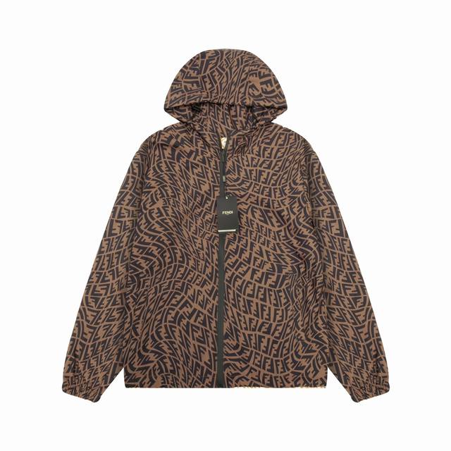 fendi 芬迪 拼接双面穿夹克外套 字母印花 高版本 新款风衣夹克 定制进口记忆面料打造 追求高端的风范 手感极佳 版型不挑人 舒适透气 营造时尚大气的视觉感