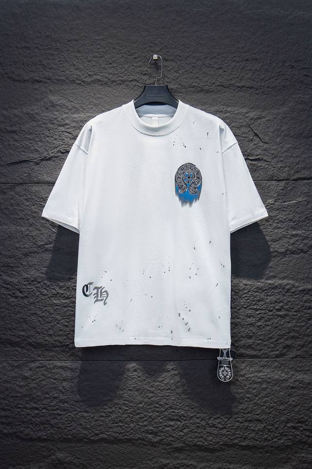 款号:7250# chrome Hearts 25Ss yb定织定染面料 颜色 印花 版型 辅料 面料采用进口机器织造而成 布面纹路的独特性创造出完美的成衣效果