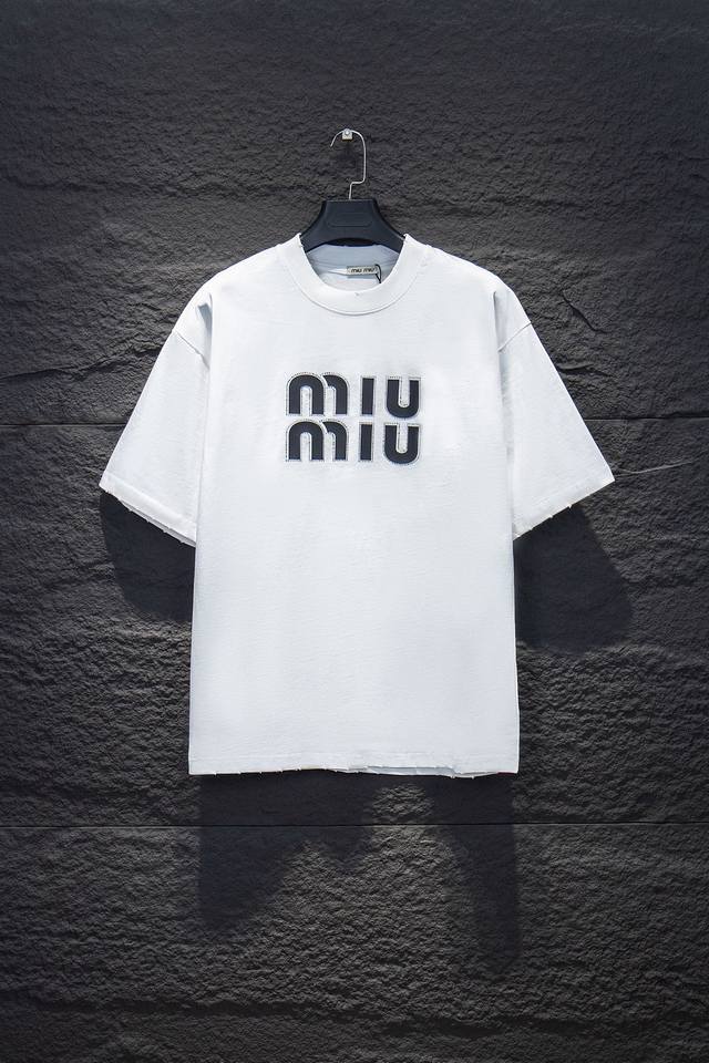 款号 9017# miumiu 25Ss os版型真的很迷人 miumiu 也真的是绝绝子 每一季新品版型都做到极致 实穿度很高 随意搭都Nice - 100%