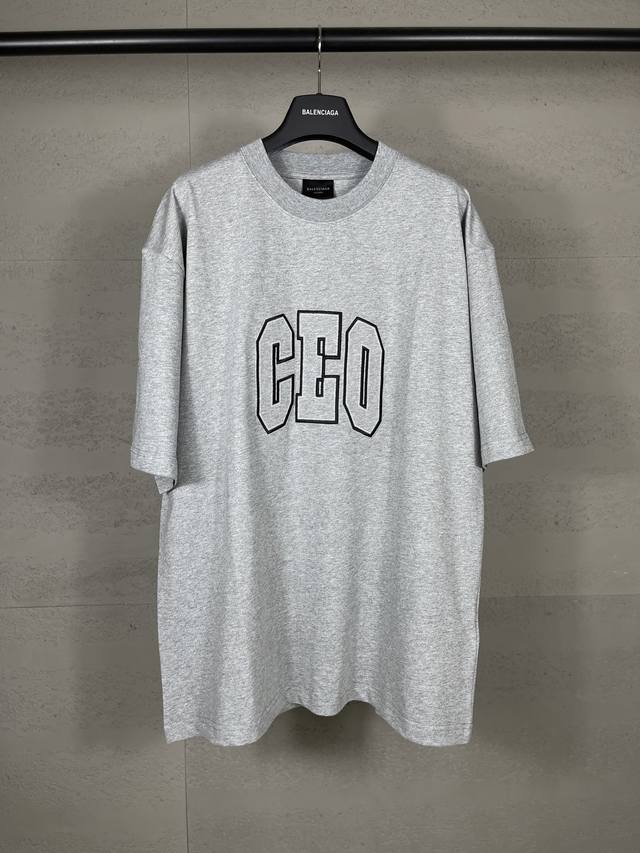 实拍图 顶级版本.官网品质 Balenci*Ga 巴黎.2025新款 正面以Ceo Team Logo刺绣短袖T恤.砖柜同步.第一时间正品研制 欢印对比 面料采