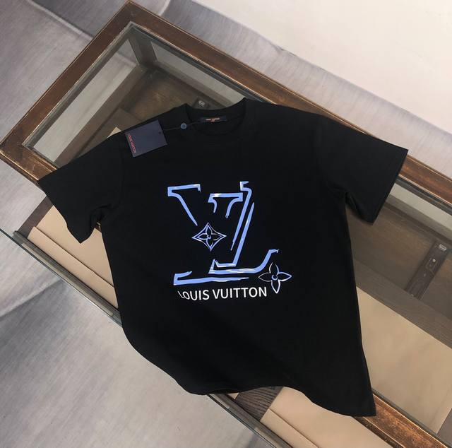 上新款号 B202 Louis Vuitton Lv 路易威登 24Ss夏季新款圆领短袖T恤 270克重磅高端纯棉面料 手感质感都极完美 修身裁剪设计干净利落