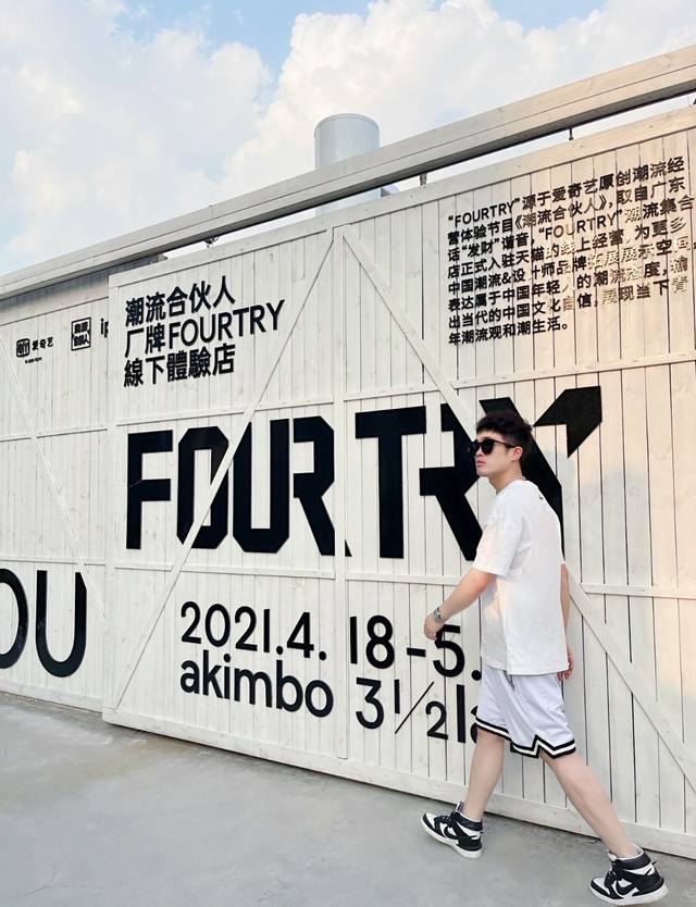 爆款模特图 白色 顶级版本Fear Of God Fog Essentials 复线黑标硅胶男女情侣明星同款宽松纯棉透气短袖T恤 fog宽松的版型设定 喜欢宽松