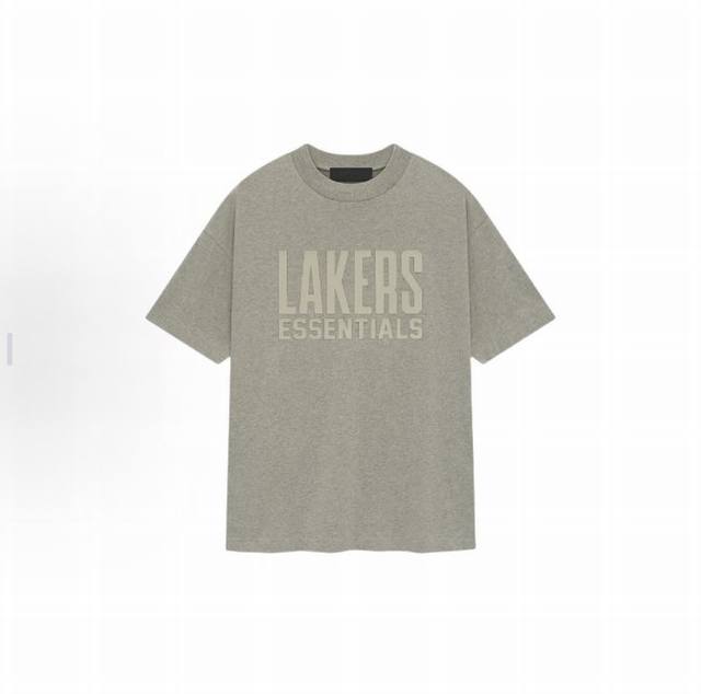 顶级版本Fear Of God Essentials X Nba 联名款 Fw24 Essentials Lakers Tee 洛杉矶湖人队 胸前字母Logo硅