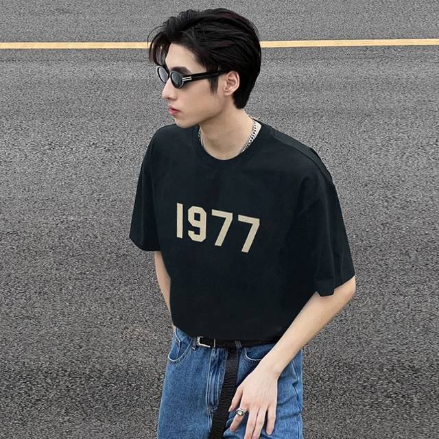 爆款模特图 Xs-Xl只有黑色做5个码 顶级新款Fear Of God Essentials Fog复线 男女情侣明星同款短袖T恤纯棉宽松 1977系列 197
