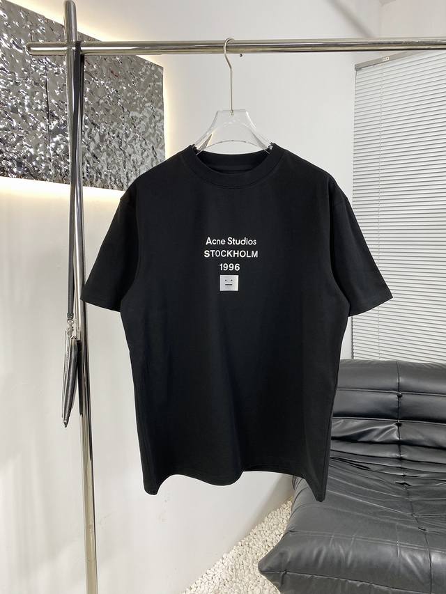 高品质 Acne 25Ss新款短袖T恤 采用高克重布料 面料采用优质100%全棉 克重260克.经典银色小笑脸银面印花工艺 不缩水不变形 上身阔挺效果极佳 且舒