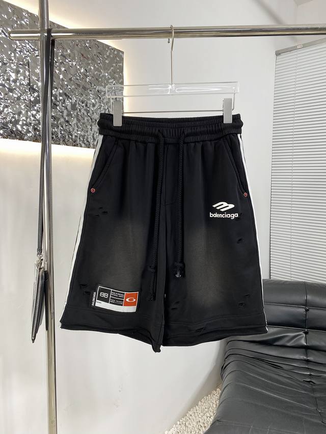 高品质 Balenciaga巴黎25Ss春夏新款短裤喷色磨破独家设计师款 面料采用高克重毛圈料 重工设计手感柔软细腻 亲和肌肤 松紧裤腰穿脱更便捷 侧面织带设计