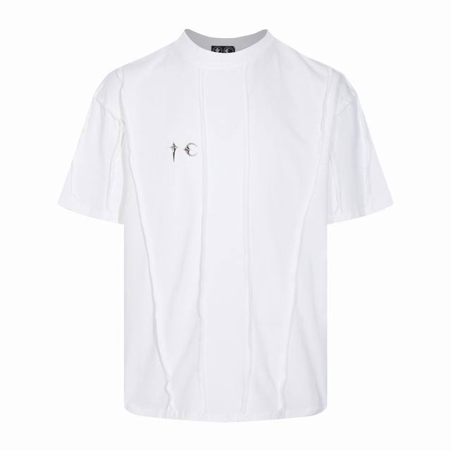 编号C09# Thug Club有着南韩版 某罗心 著称顶流潮牌有着先锋视觉在时尚圈迅速走红. 重工拼接美式复古高街T恤短袖 版型宽松Oversize 男女同款