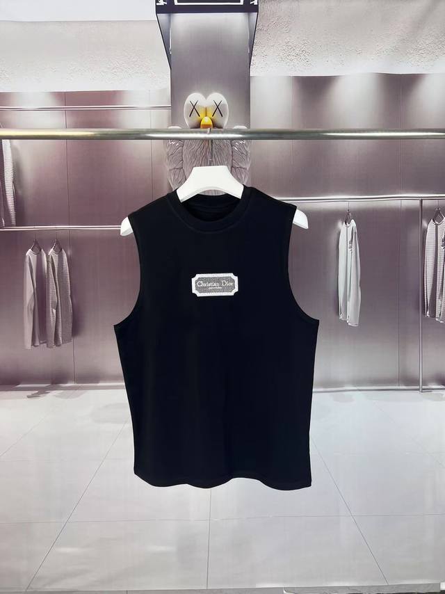 dior*迪奥 2025夏季新款 cd章仔字母标识Logo刺绣坎肩背心 运动健身 简约风 走秀款 圆领无袖T恤衫 宽松版型 男女同款 上身效果很赞 透气 颜色