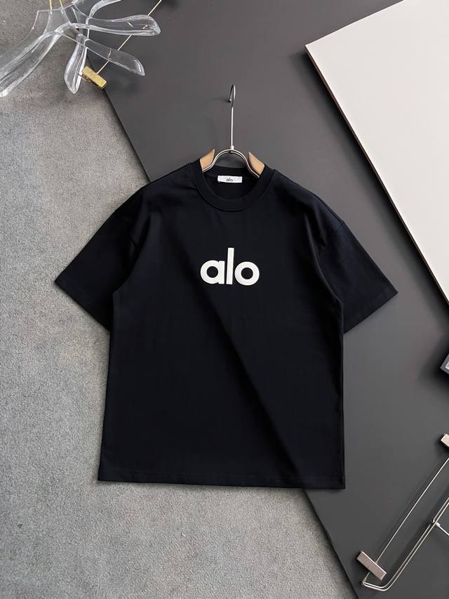 Aio 2025春夏新款男女同款短袖T恤 走秀图案时尚休闲短袖T恤衫 设计Logo刺绣设计 极具设计精选客供310克100%全棉面料 手感柔软亲肤 着身舒适透气
