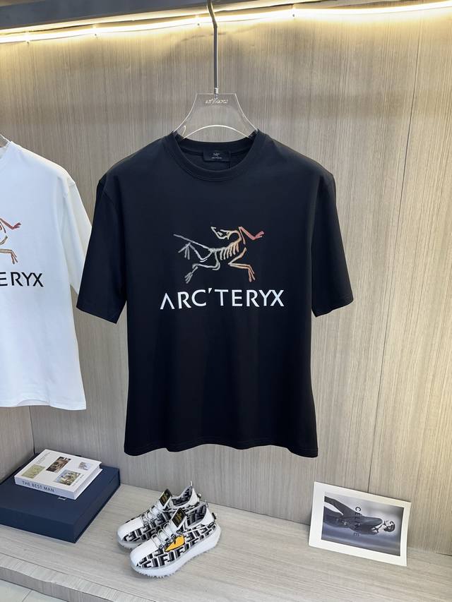 Arcteryx始祖鸟 2025Ss春夏最新款短袖T恤出货啦 2025新款T恤 高版本专用面料 高克重纯棉丝光面料 上身舒适不失挺阔 针脚刺绣工艺 数字印花 植