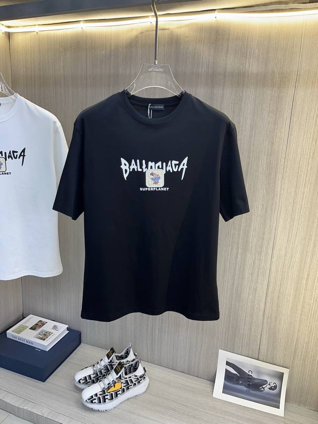 Balenciaga巴黎世家 2025Ss春夏最新款短袖T恤出货啦 2025新款T恤 高版本专用面料 高克重纯棉丝光面料 上身舒适不失挺阔 针脚刺绣工艺 数字印