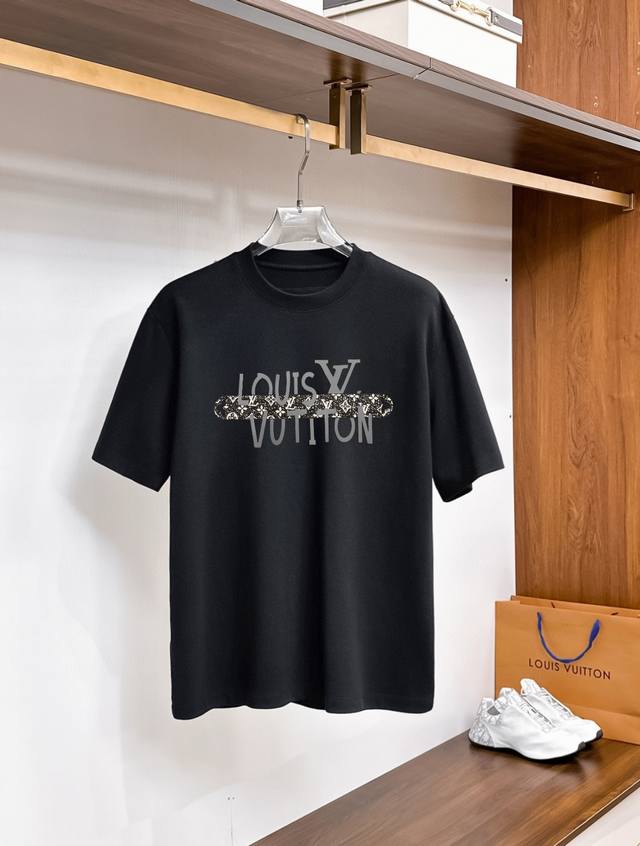 louis Vuitton路易威登 60Ss新款经典印花短袖 明星穿搭款 采用双纱纯棉280G 印花工艺 面料颜色定制定染 不缩水不退色 手感舒服 质感超强潮男