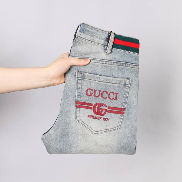 精品男装牛仔裤Gucci大牌长裤精致时尚的设计工艺 简单高档大气的洗水效果非常显气质好搭配 修身显瘦版型微弹力精选牛仔面料透气舒适 四季款百搭新款码数29 38